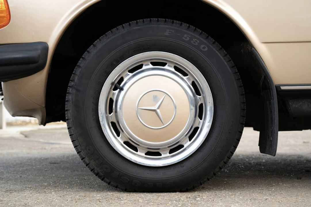 1984 Mercedes-Benz E-Class - Image 26 of 30