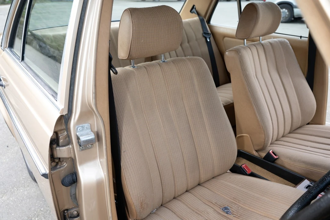 1984 Mercedes-Benz E-Class - Image 29 of 30