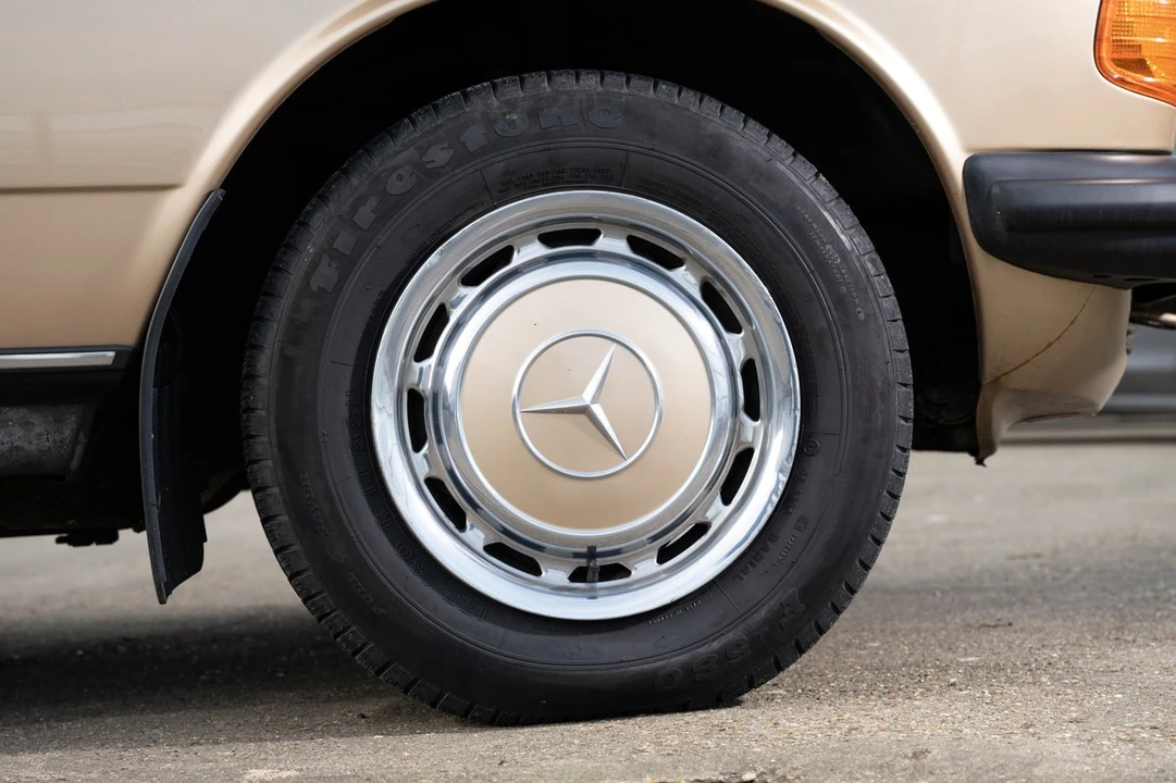1984 Mercedes-Benz E-Class - Image 27 of 30