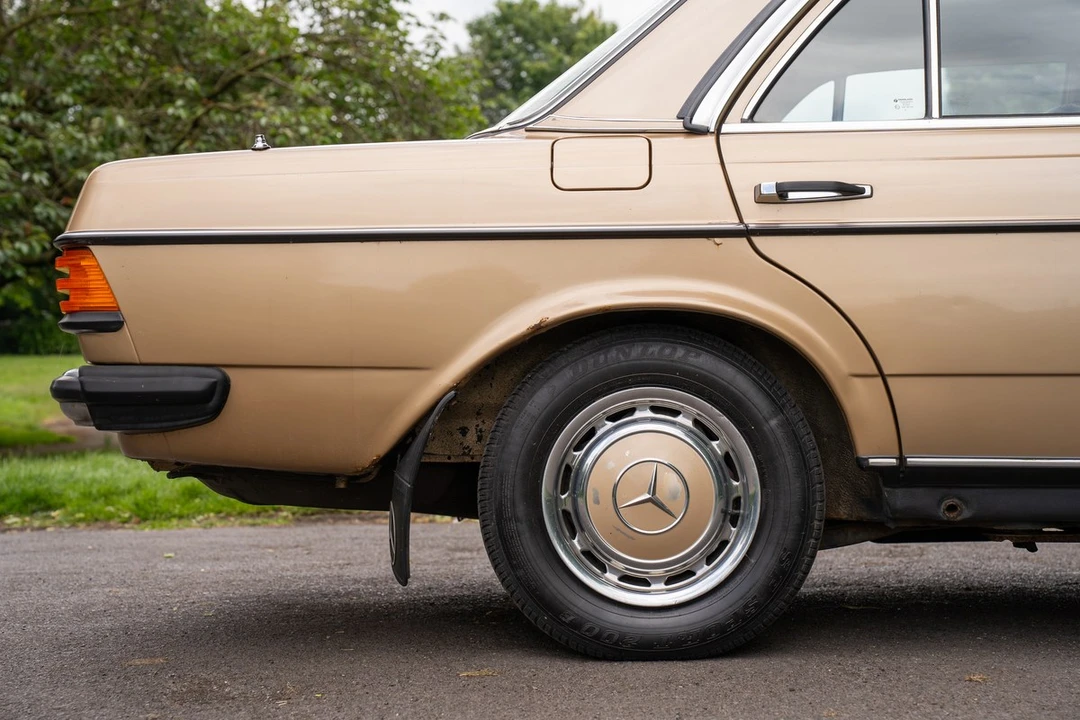 1984 Mercedes-Benz E-Class - Image 21 of 30