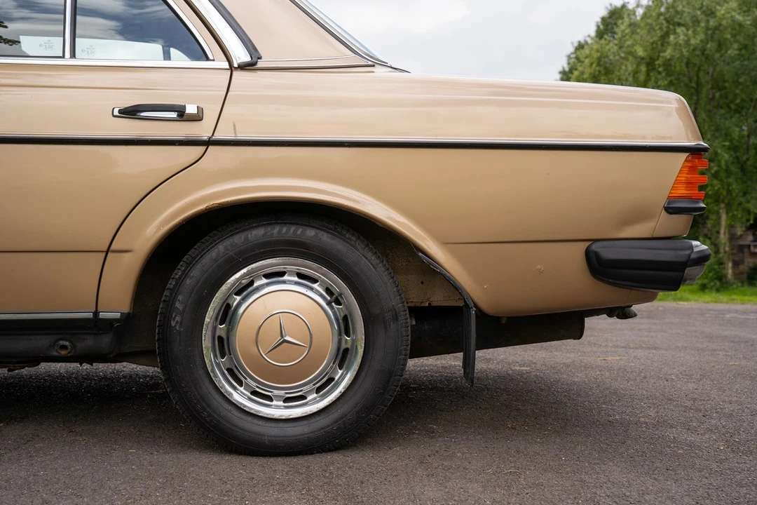 1984 Mercedes-Benz E-Class - Image 22 of 30