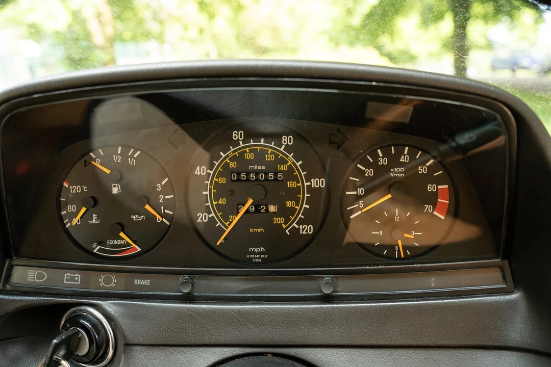 1984 Mercedes-Benz E-Class - Image 26 of 30