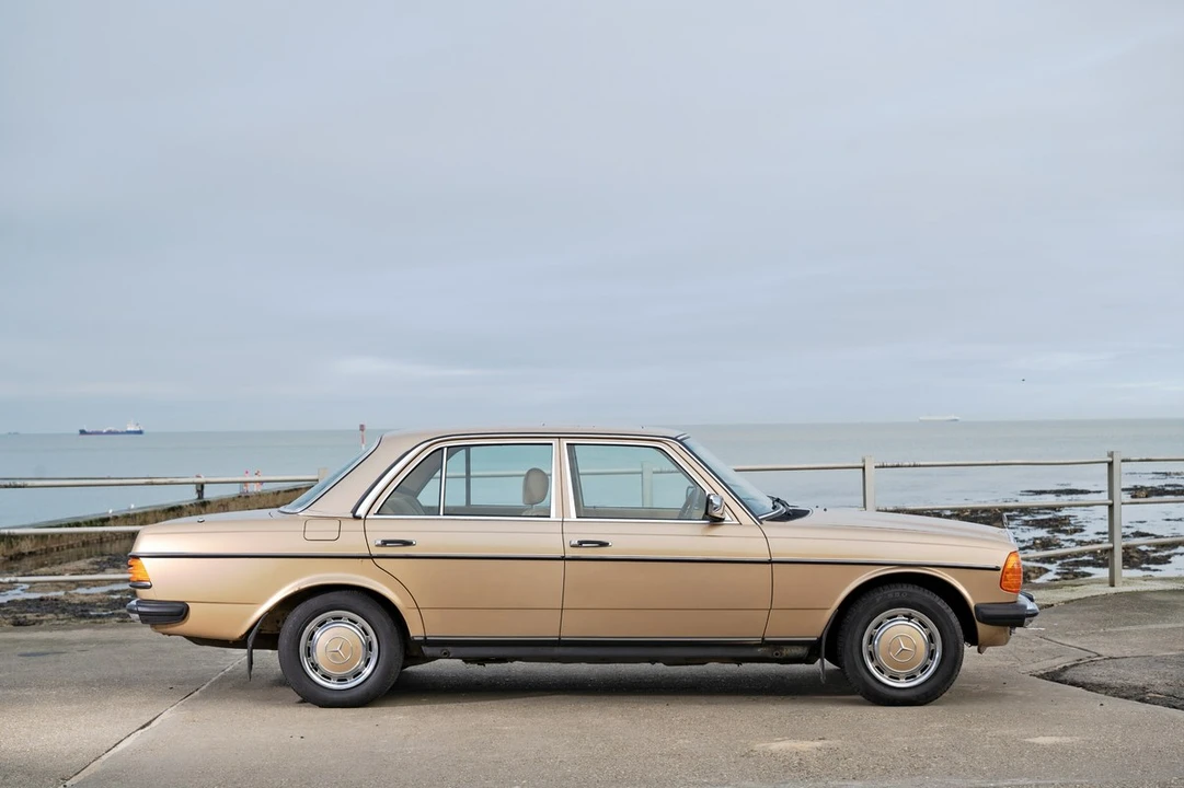 1984 Mercedes-Benz E-Class - Image 9 of 30