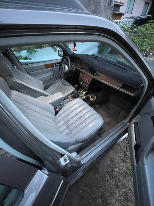 1984 Mercedes-Benz 190E - Image 5 of 6