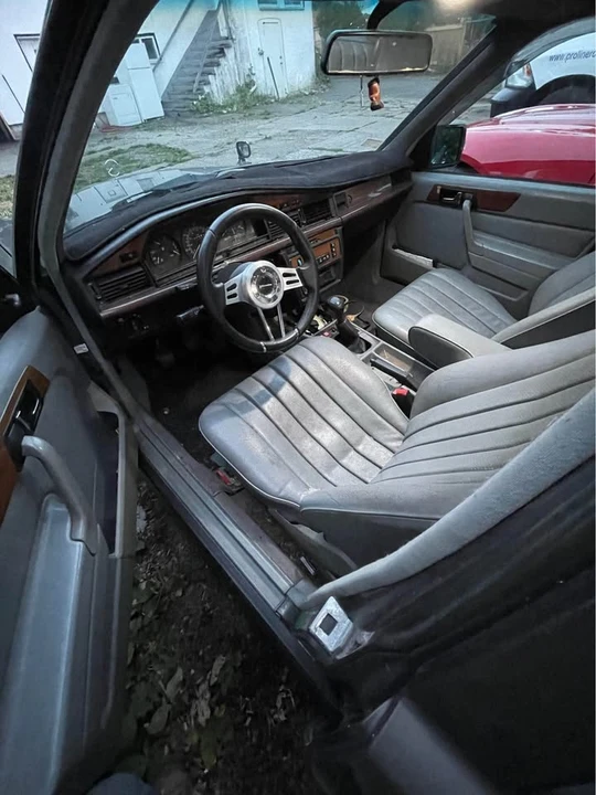 1984 Mercedes-Benz 190E - Image 3 of 6