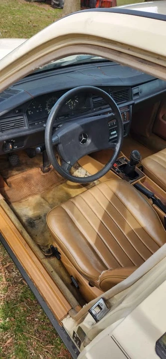 1984 Mercedes-Benz 190E - Image 9 of 17