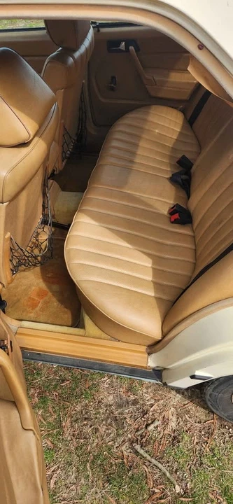 1984 Mercedes-Benz 190E - Image 11 of 17