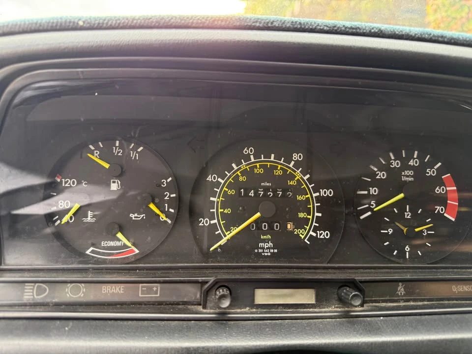 1984 Mercedes-Benz 190E - Image 3 of 10