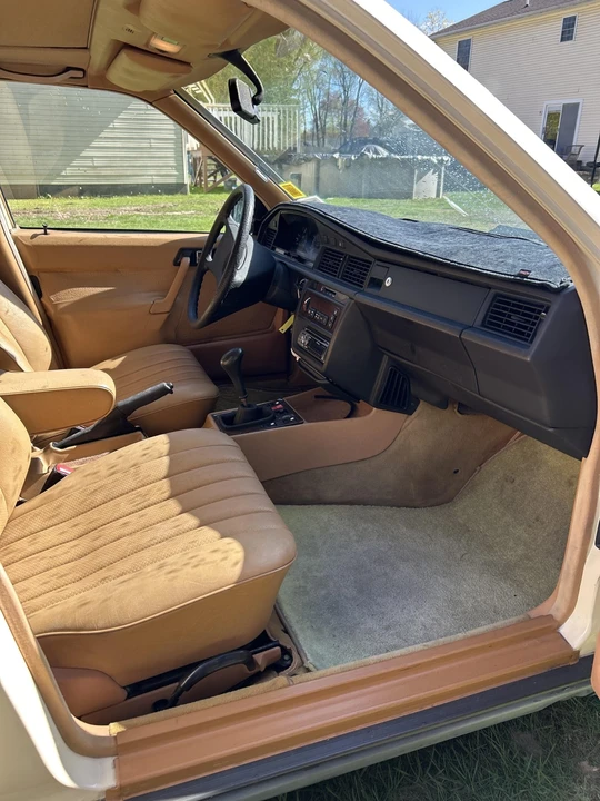1984 Mercedes-Benz 190E - Image 29 of 31