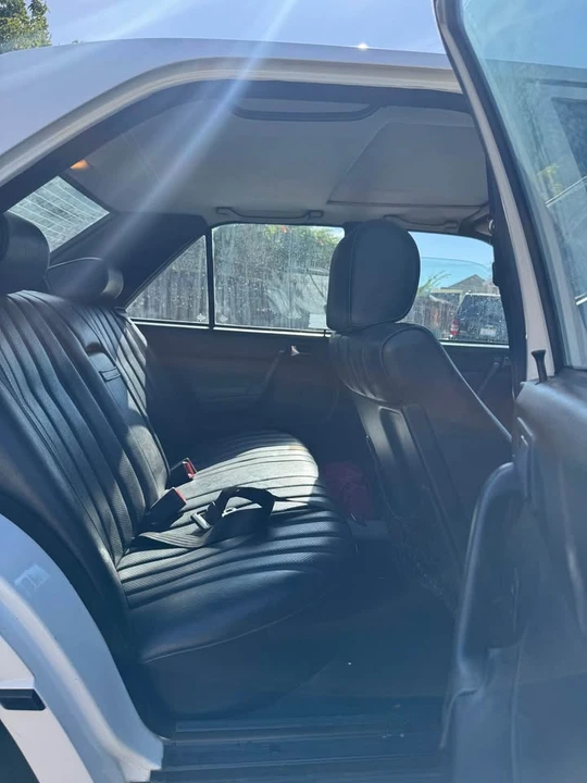 1984 Mercedes-Benz 190E - Image 9 of 11