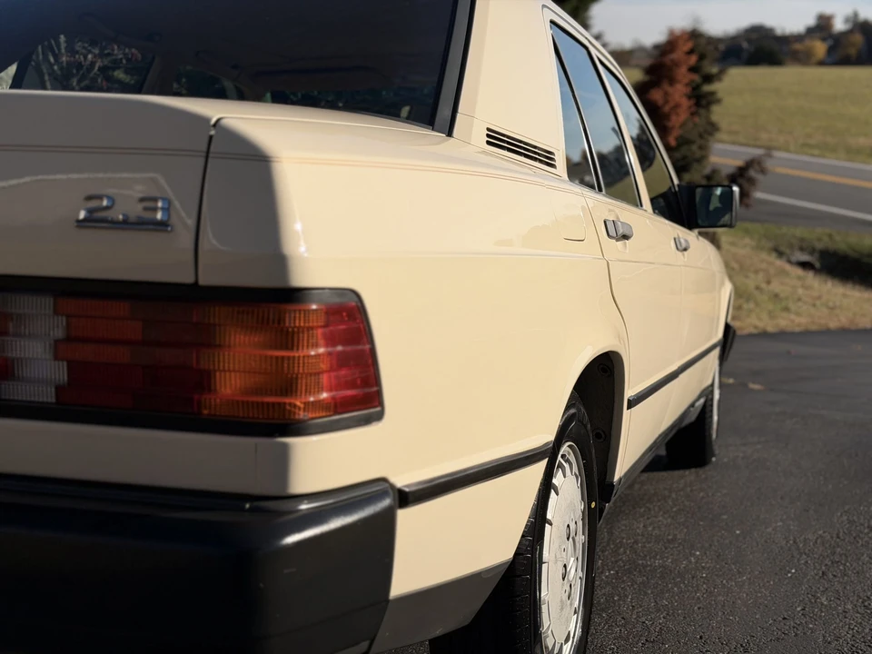 1984 Mercedes-Benz 190E - Image 17 of 31