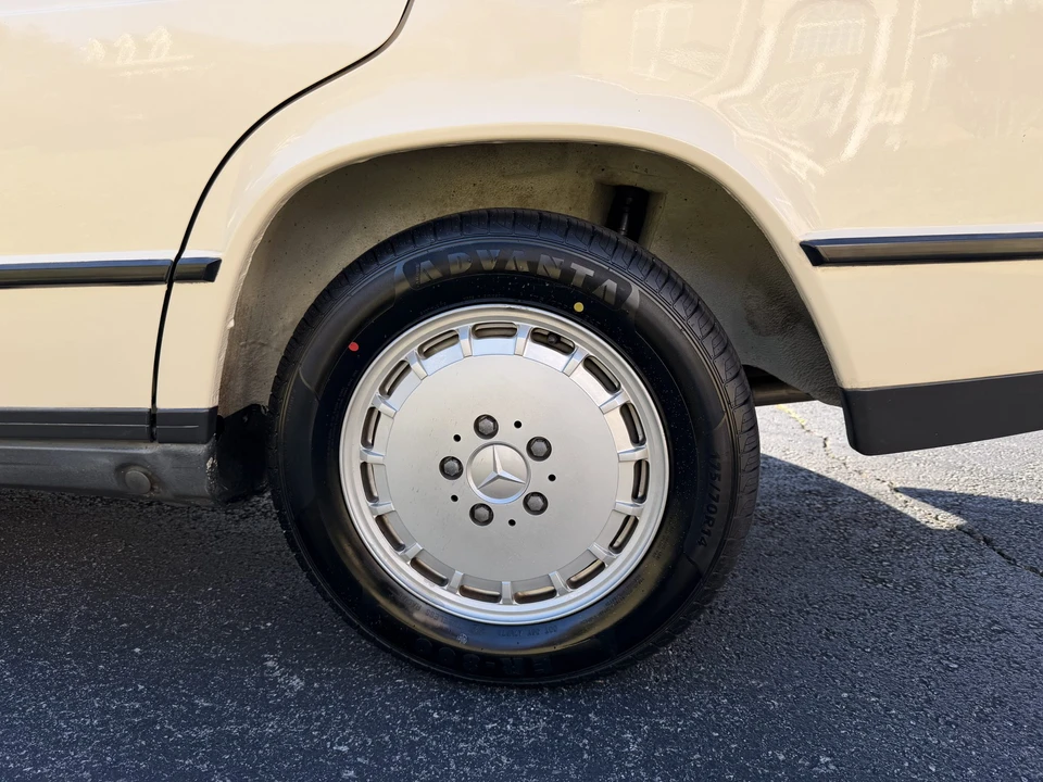 1984 Mercedes-Benz 190E - Image 30 of 31