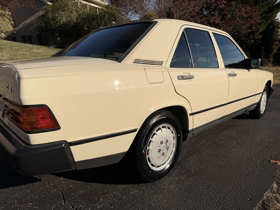 1984 Mercedes-Benz 190E - Image 18 of 31