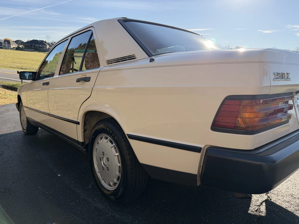 1984 Mercedes-Benz 190E - Image 13 of 31