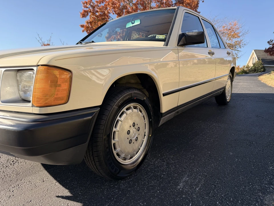 1984 Mercedes-Benz 190E - Image 12 of 31
