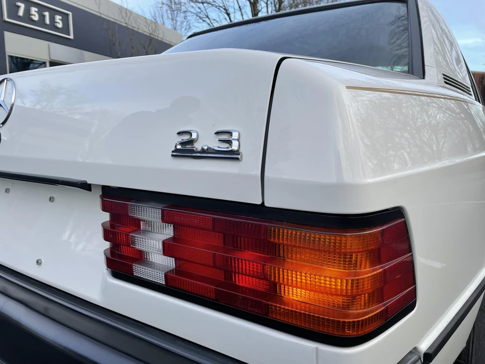 1984 Mercedes-Benz 190E - Image 25 of 31