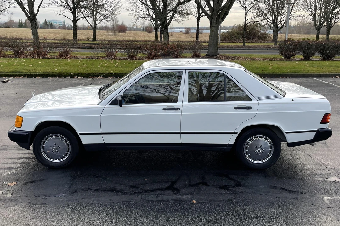 1984 Mercedes-Benz 190E - Image 3 of 31