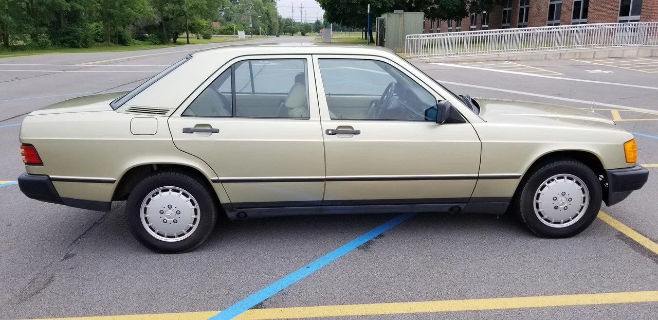 1984 Mercedes-Benz 190E - Image 11 of 31