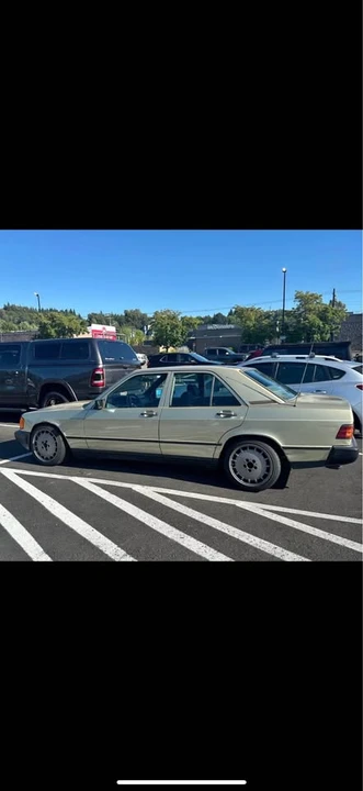 1984 Mercedes-Benz 190E - Image 4 of 15