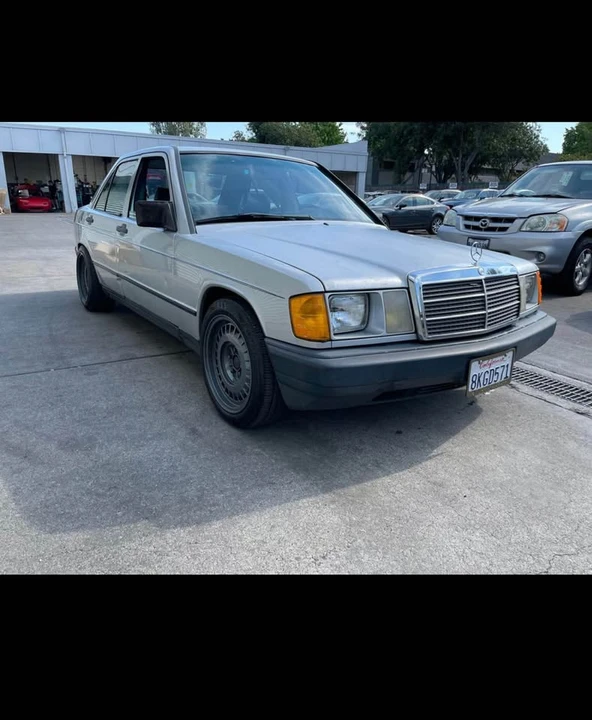 1984 Mercedes-Benz 190E - Image 4 of 10