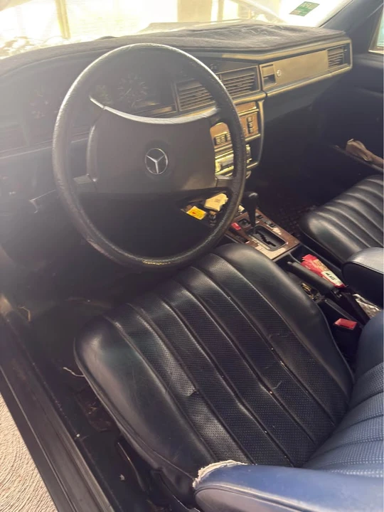1984 Mercedes-Benz 190E - Image 5 of 10