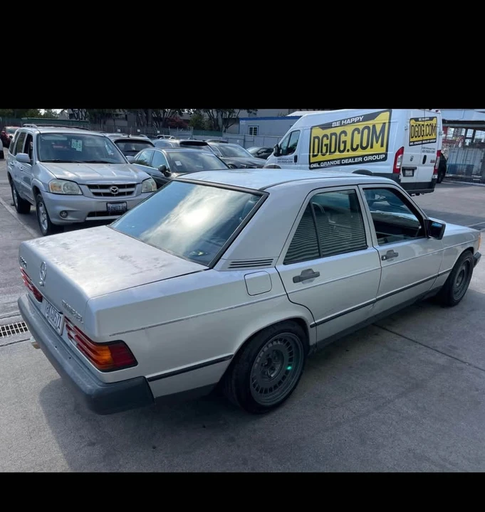 1984 Mercedes-Benz 190E - Image 3 of 10