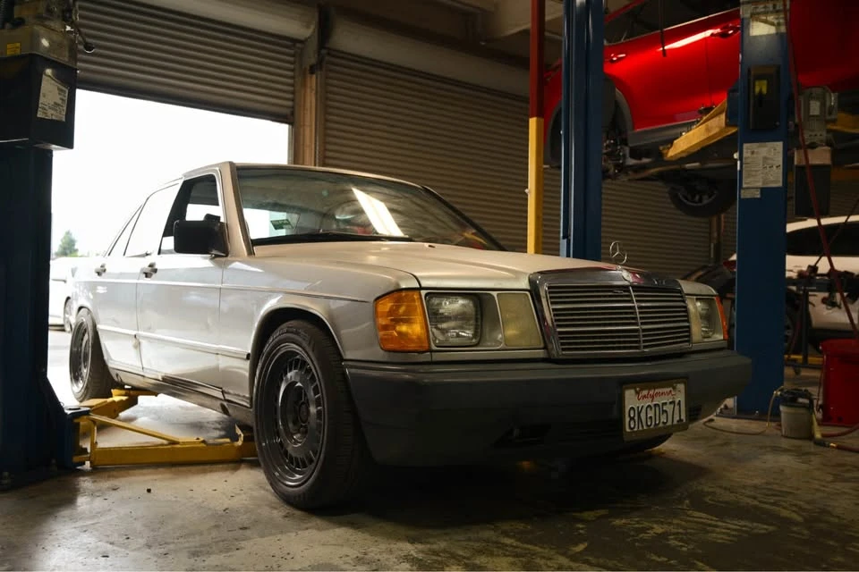 1984 Mercedes-Benz 190E - Image 9 of 10