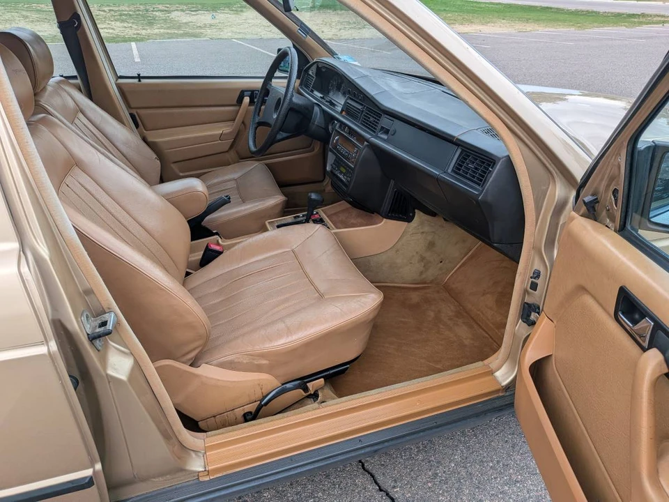 1984 Mercedes-Benz 190E - Image 6 of 24