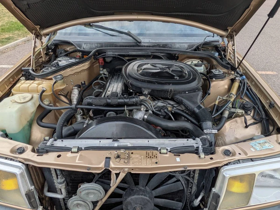 1984 Mercedes-Benz 190E - Image 19 of 24