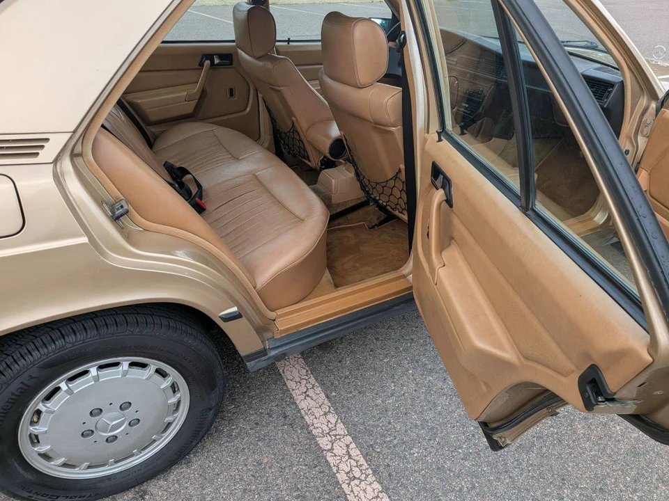 1984 Mercedes-Benz 190E - Image 7 of 24