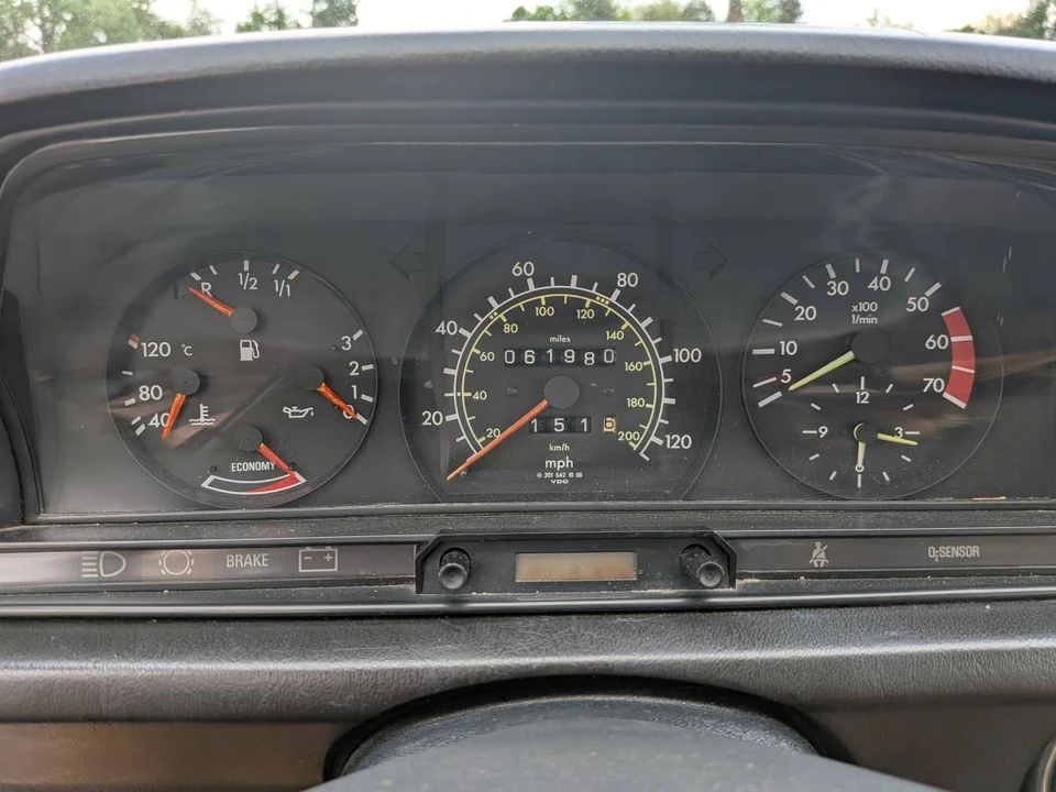 1984 Mercedes-Benz 190E - Image 12 of 24
