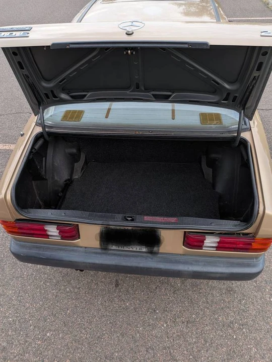 1984 Mercedes-Benz 190E - Image 5 of 24