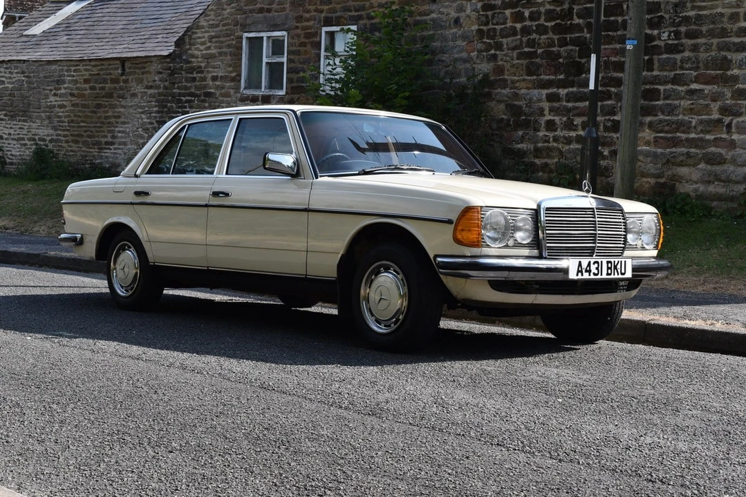 1984 Mercedes-Benz W123 Sedan - Image 3 of 30