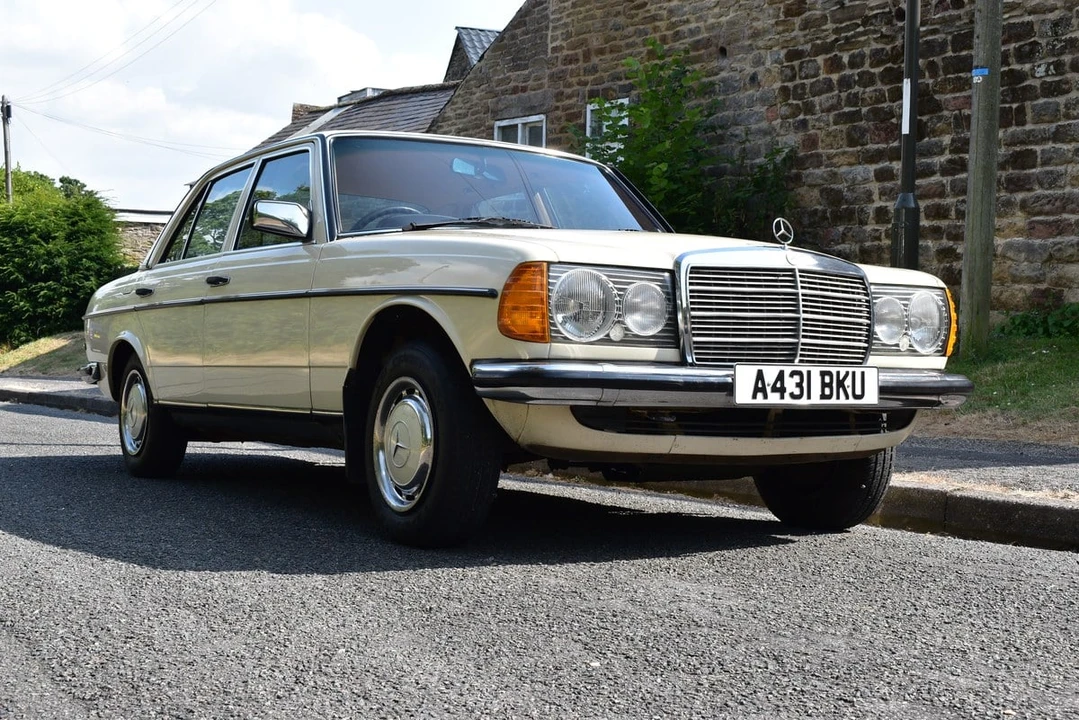 1984 Mercedes-Benz W123 Sedan - Image 2 of 30