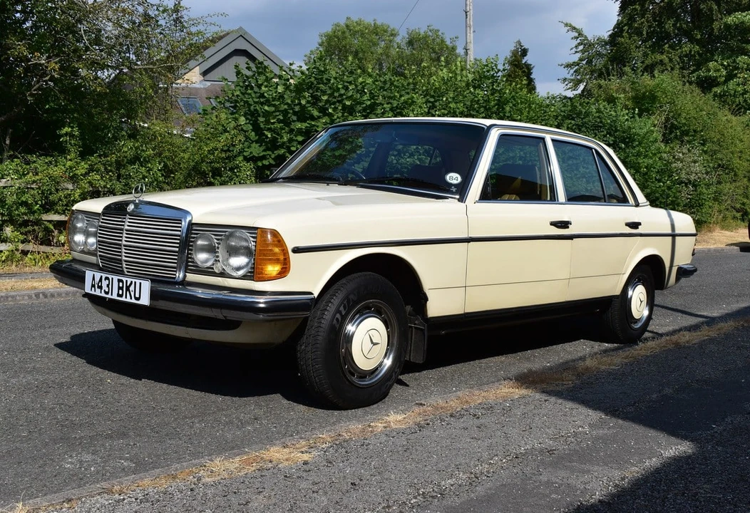 1984 Mercedes-Benz W123 Sedan - Image 5 of 30