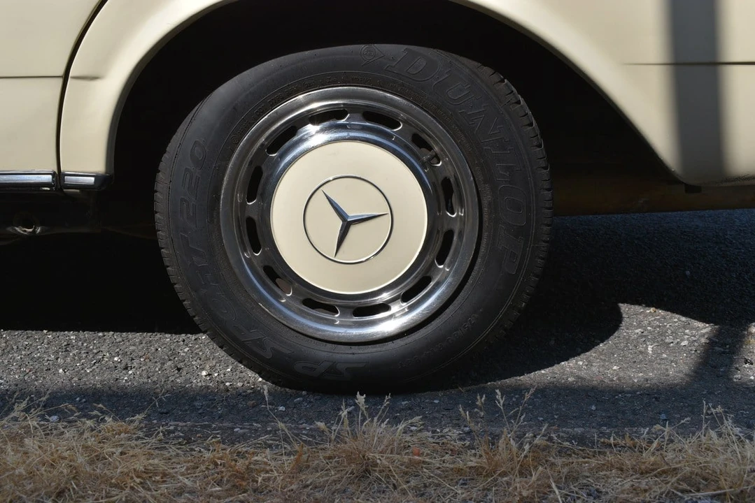 1984 Mercedes-Benz W123 Sedan - Image 14 of 30