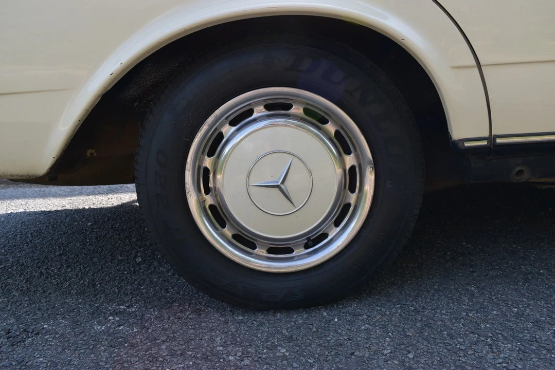 1984 Mercedes-Benz W123 Sedan - Image 15 of 30