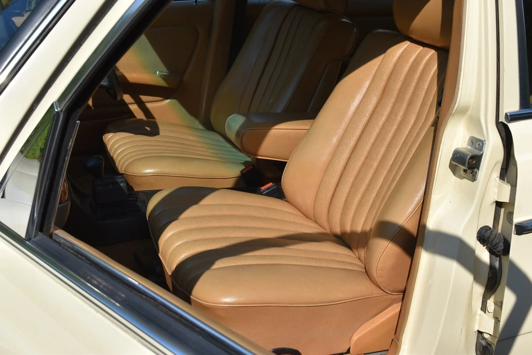 1984 Mercedes-Benz W123 Sedan - Image 26 of 30