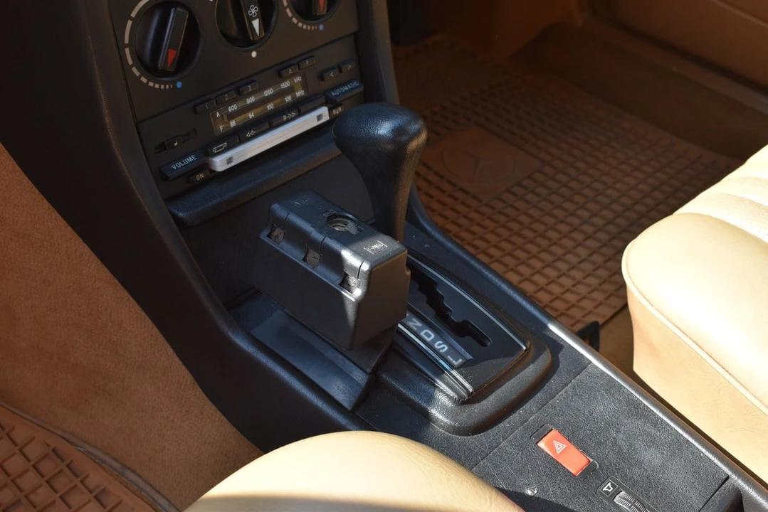 1984 Mercedes-Benz W123 Sedan - Image 24 of 30