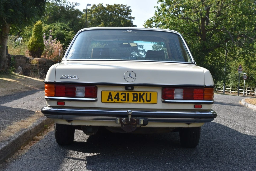 1984 Mercedes-Benz W123 Sedan - Image 12 of 30