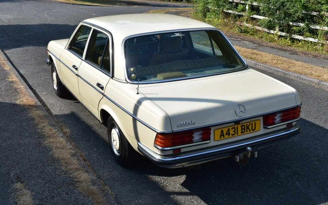 1984 Mercedes-Benz W123 Sedan - Image 9 of 30