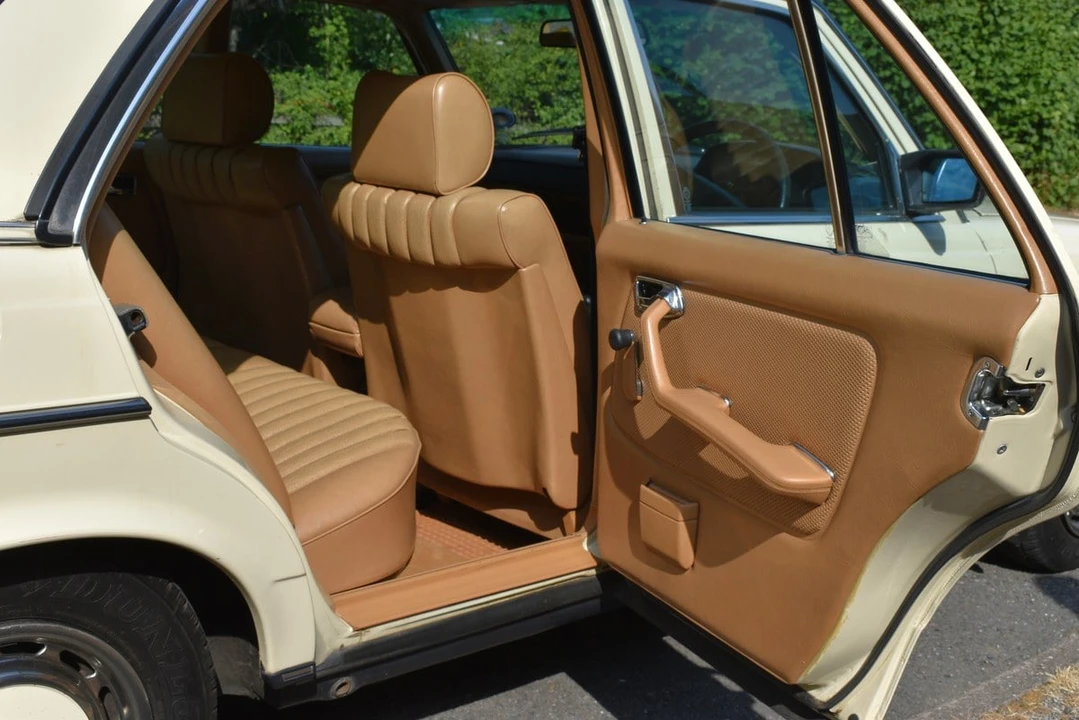 1984 Mercedes-Benz W123 Sedan - Image 30 of 30