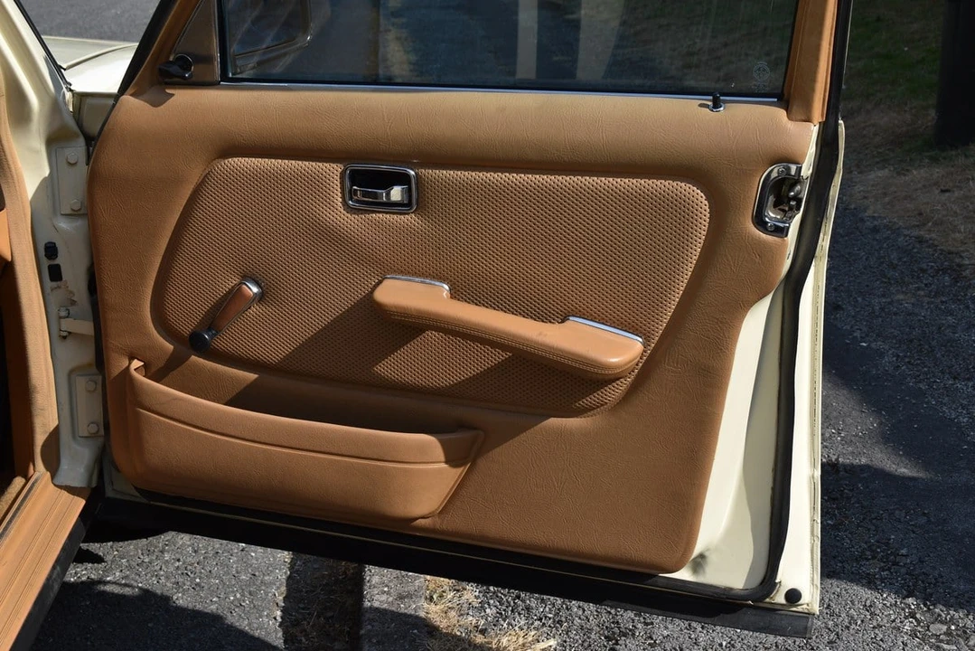1984 Mercedes-Benz W123 Sedan - Image 20 of 30