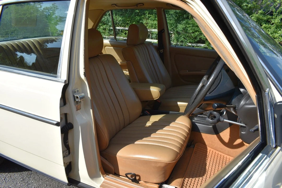1984 Mercedes-Benz W123 Sedan - Image 18 of 30
