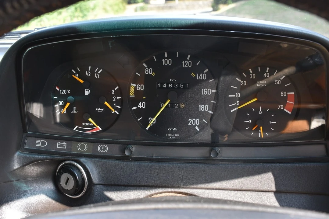 1984 Mercedes-Benz W123 Sedan - Image 21 of 30