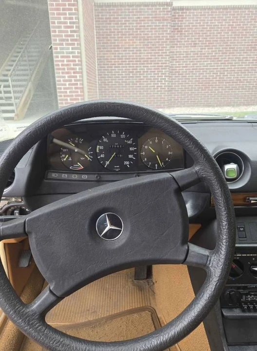 1984 Mercedes-Benz E-Class - Image 6 of 17