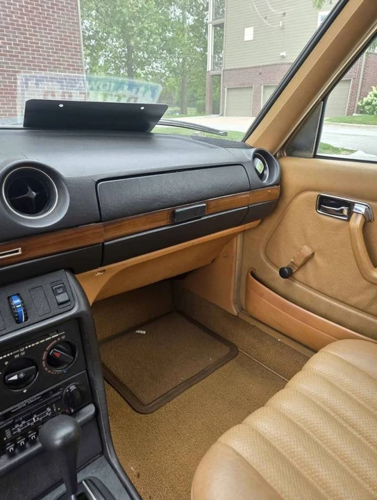 1984 Mercedes-Benz E-Class - Image 8 of 17
