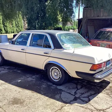 1984 Mercedes-Benz 240D