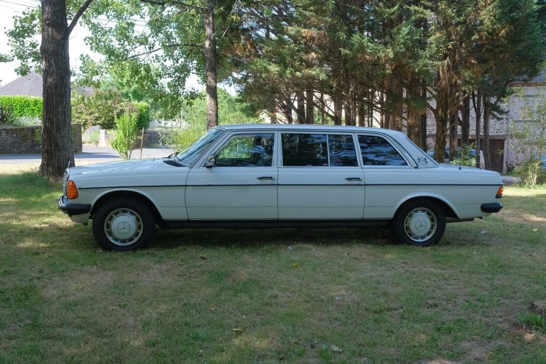 1984 Mercedes-Benz W123 Sedan - Image 4 of 30