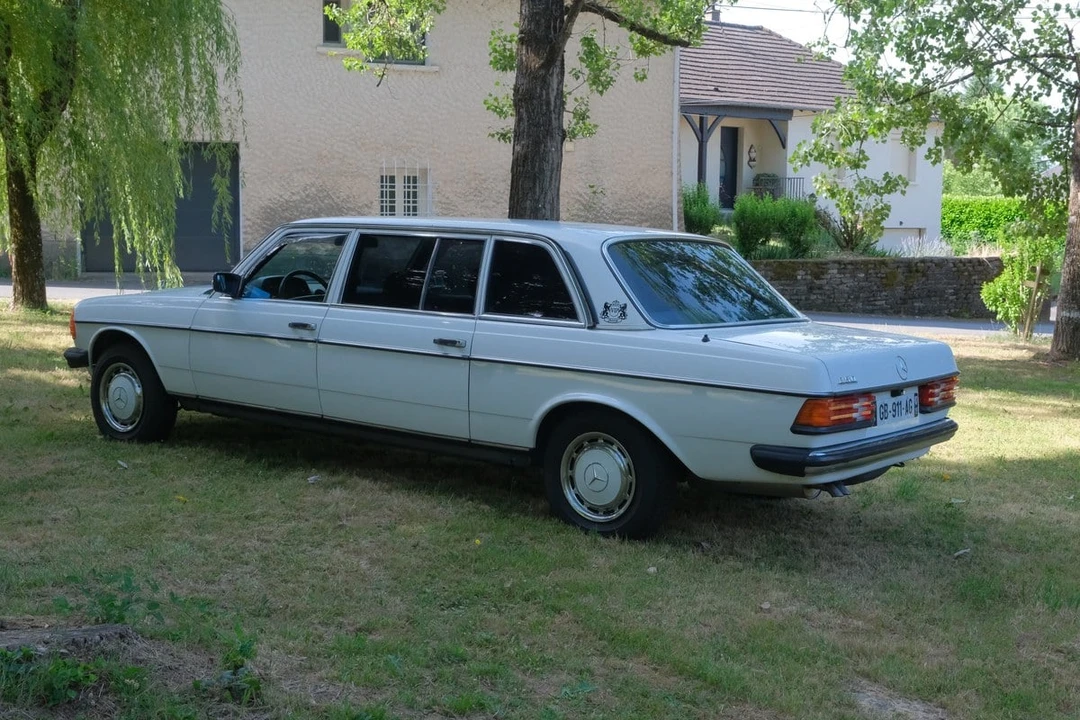 1984 Mercedes-Benz W123 Sedan - Image 5 of 30